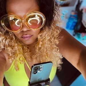 Meet your Posher, Davida